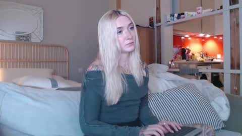 Snapshot of tattoobbgirl chatting on March 6, 2025, 5:11 pm tattoobbgirl online show from March 6, 2025, 5:11 pm