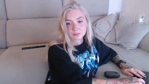 Snapshot of tattoobbgirl chatting on September 27, 2025, 5:18 pm tattoobbgirl online show from September 27, 2025, 5:18 pm