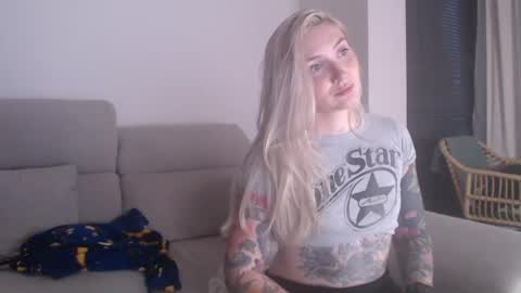 tattoobbgirl online show from November 11, 2025, 5:13 pm