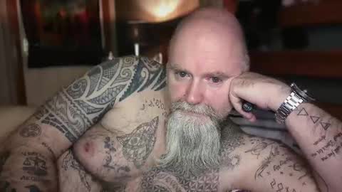 Tattooeddilf 01 online show from February 6, 2026, 12:04 am