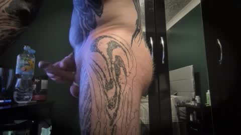 Snapshot of tattooedguyy chatting on November 30, 2025, 5:50 pm TattooedGuy online show from November 30, 2025, 5:50 pm