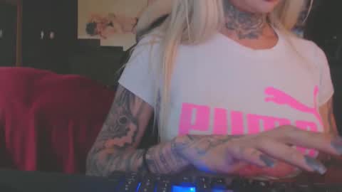 tatuada_safada online show from October 9, 2025, 7:50 am