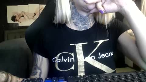tatuada_safada online show from May 27, 2026, 4:59 pm