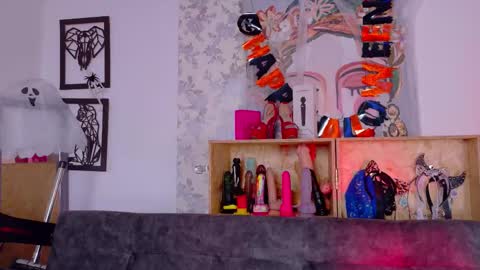 Taty Miller online show from November 1, 2025, 8:33 pm