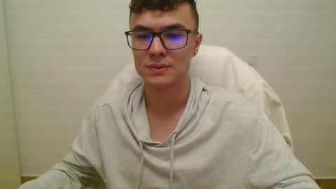 Snapshot of taurus4k chatting on December 9, 2024, 11:45 pm taurus4k online show from December 9, 2024, 11:45 pm