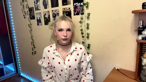 Snapshot of tawnyakriss chatting on March 15, 2026, 6:36 pm Lily online show from March 15, 2026, 6:36 pm