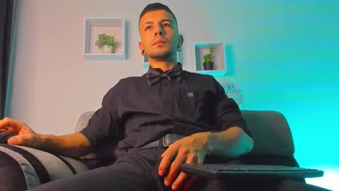 tayer_bennet online show from September 27, 2025, 4:17 am