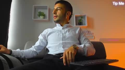 tayer_bennet online show from October 8, 2025, 7:22 pm