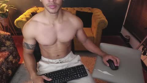 Snapshot of tayler_luke chatting on November 27, 2025, 1:29 am Tayler online show from November 27, 2025, 1:29 am