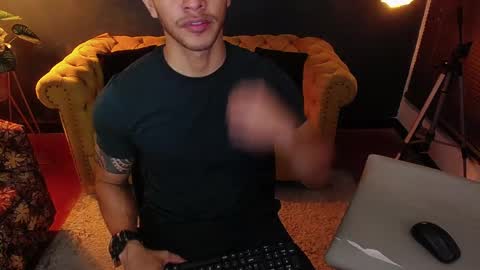 Snapshot of tayler_luke chatting on December 2, 2025, 1:22 am Tayler online show from December 2, 2025, 1:22 am