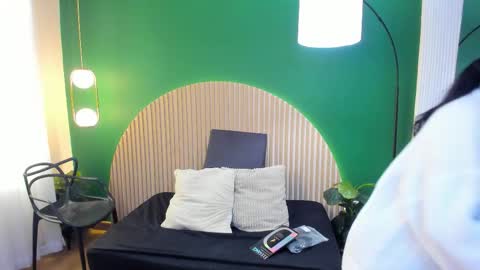 Taylor Bennet online show from December 18, 2025, 11:38 am