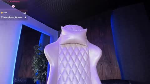 Taylor  Help me to get 100 thumbs up online show from September 19, 2025, 4:29 pm