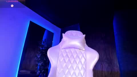 Taylor  Help me to get 100 thumbs up online show from October 4, 2025, 4:38 pm