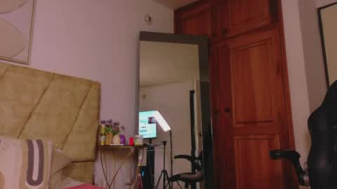 Snapshot of taylorcollinss chatting on June 3, 2026, 2:33 pm taylorcollinss online show from June 3, 2026, 2:33 pm