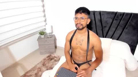 taylormaccurdy_ online show from October 9, 2025, 3:21 pm