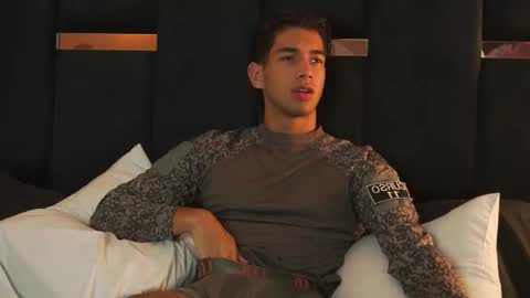 taylorsmiths_ online show from December 14, 2025, 4:40 am