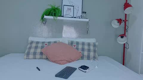 TAYLOR  online show from November 19, 2025, 11:32 am