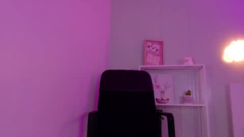 TAYLOR  online show from November 21, 2025, 11:31 am