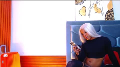 Tayra...  online show from September 14, 2025, 2:33 am