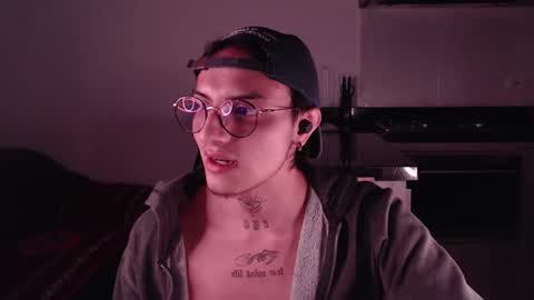 Teo independent model online show from February 27, 2025, 4:52 am