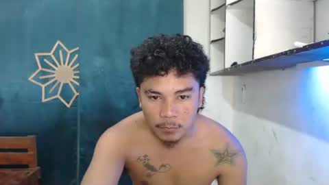 teahyun_yeongsu online show from December 18, 2025, 4:40 am