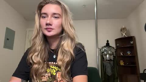 Katy online show from December 16, 2025, 3:44 am