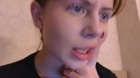 Snapshot of tear_you_apart chatting on December 7, 2024, 8:27 pm Annie    next stream 11 14 and  15 november online show from December 7, 2024, 8:27 pm