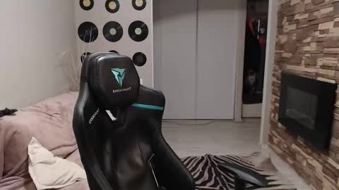 Teddy online show from November 18, 2025, 2:50 am