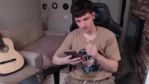 Teddy online show from April 12, 2026, 3:06 pm