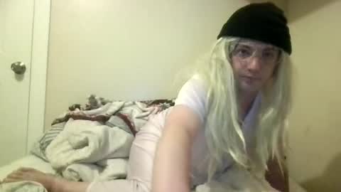 teepz97 online show from June 14, 2026, 6:15 am