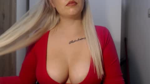 Teeyara  online show from September 26, 2025, 4:11 pm