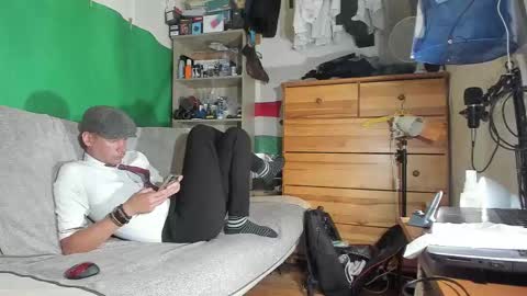 Virg Lszl online show from October 8, 2025, 6:38 pm