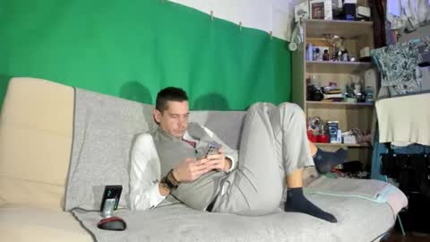 Virg Lszl online show from December 4, 2025, 6:38 pm