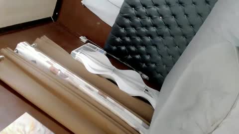 Snapshot of temptationofsex chatting on December 5, 2024, 2:31 am EVA GLASSCOTT online show from December 5, 2024, 2:31 am