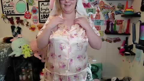 Pixie and Tentacle Overlord online show from February 16, 2026, 11:12 pm