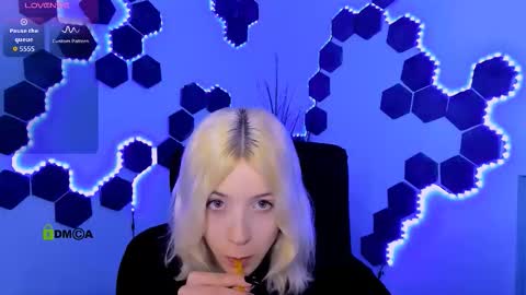 ur Louise online show from March 16, 2026, 9:57 am