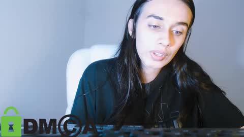 Lisa online show from December 14, 2025, 4:07 am