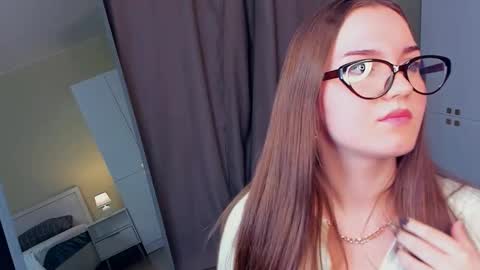 Julia online show from February 3, 2026, 4:56 pm