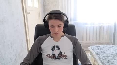 Anny Simpson online show from October 8, 2025, 4:43 am