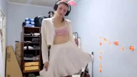 Anny Simpson online show from October 13, 2025, 4:29 pm