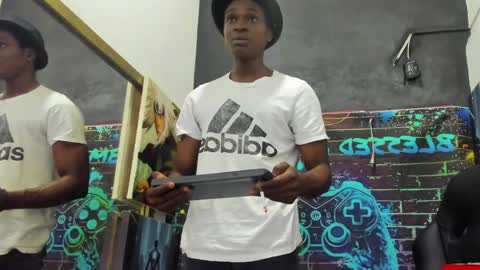 terranze_z online show from April 8, 2026, 10:26 am