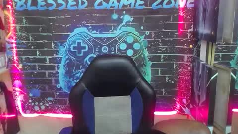 terry_zyzz online show from April 16, 2026, 11:55 am