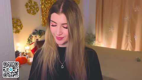 Snapshot of tesalune chatting on December 29, 2024, 8:22 am Tessa online show from December 29, 2024, 8:22 am