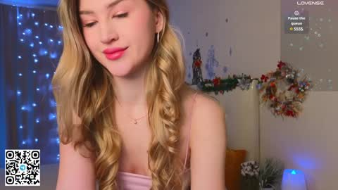 Snapshot of tesalune chatting on January 10, 2025, 2:14 am Tessa online show from January 10, 2025, 2:14 am