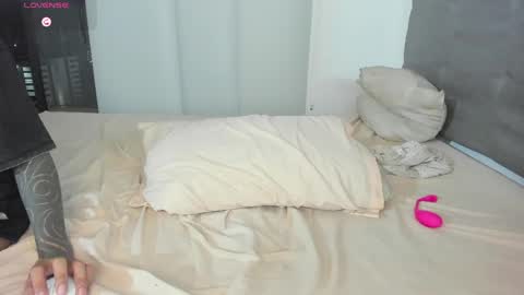 Snapshot of tessa_evanss chatting on May 10, 2026, 12:27 am Tessa online show from May 10, 2026, 12:27 am