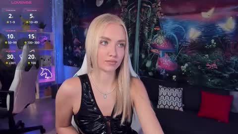 TessaHamilton online show from October 14, 2025, 10:38 am