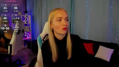 TessaHamilton online show from November 4, 2025, 10:14 am