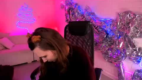 Tessa online show from December 23, 2025, 5:27 am