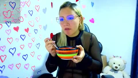 Tessy online show from March 26, 2026, 3:39 pm