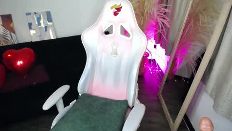 teylo_80as online show from April 15, 2026, 12:23 pm